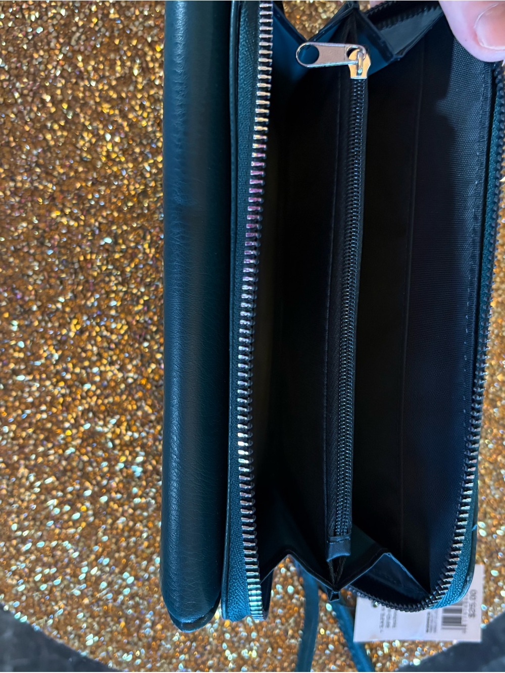 Emerald NWT Ainsley Wristlet Clutch, Snap and Zipper closure. Lots of card slots - Picture 7 of 11